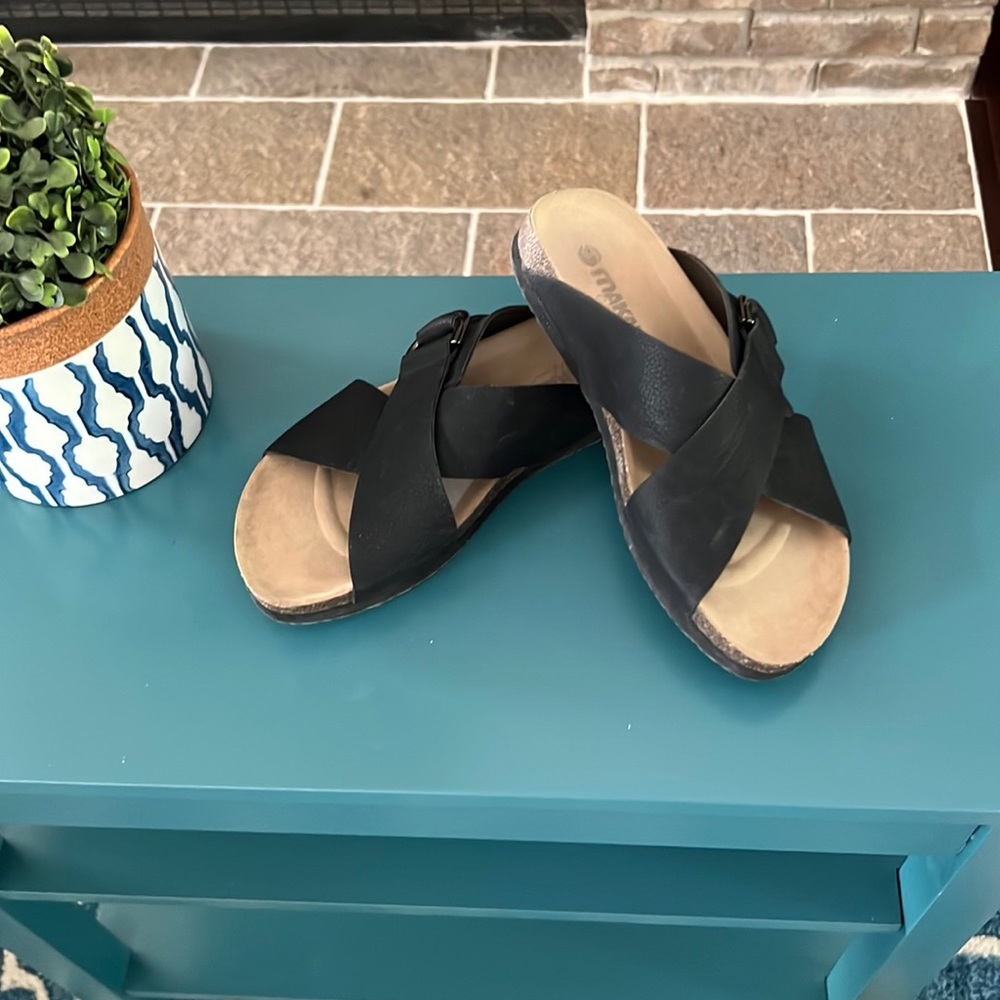 Makalu Sandals Sz 6